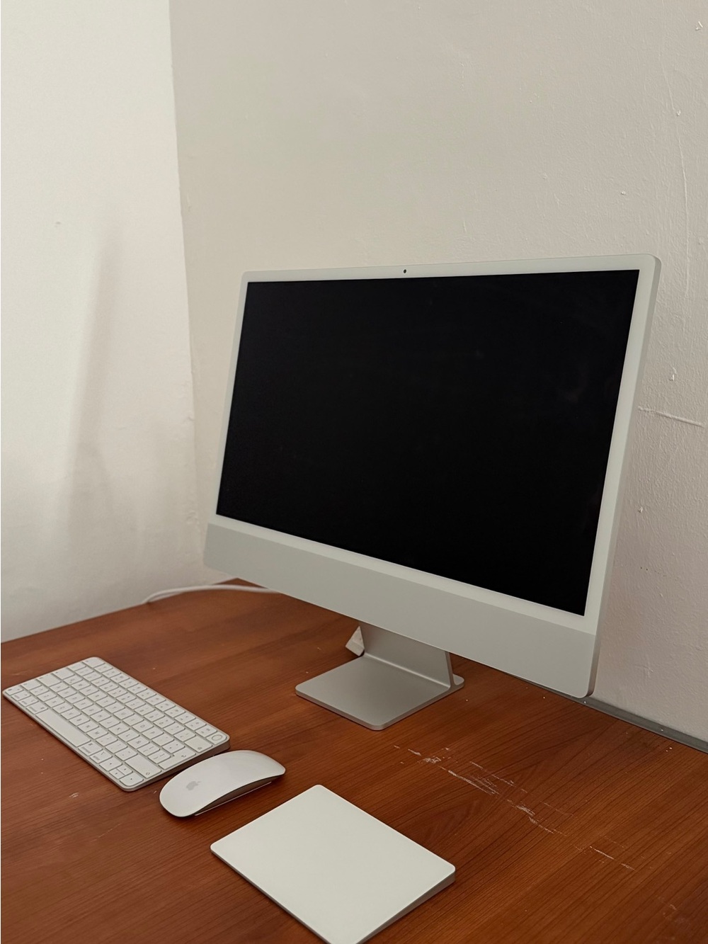Apple Silver iMac with White Magic Keyboard, Mouse & Trackpad